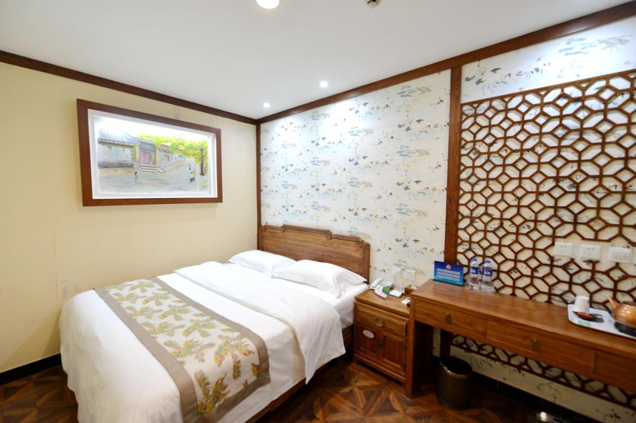 The East Hotel-Very Close To The Drum Tower,The Lama Temple,Houhai Bar Street,And The Forbidden City,There Are Many Old Beijing Traditional Hutongs Around The Hotel ,Experience The Culture Of Old Beijing Hutongs,Near Exit A Of Shichahai On Metro Line Exterior foto