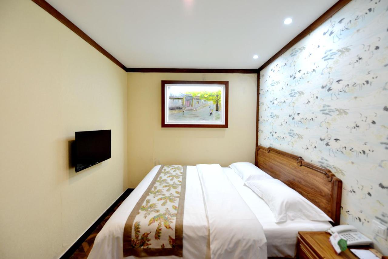The East Hotel-Very Close To The Drum Tower,The Lama Temple,Houhai Bar Street,And The Forbidden City,There Are Many Old Beijing Traditional Hutongs Around The Hotel ,Experience The Culture Of Old Beijing Hutongs,Near Exit A Of Shichahai On Metro Line Exterior foto