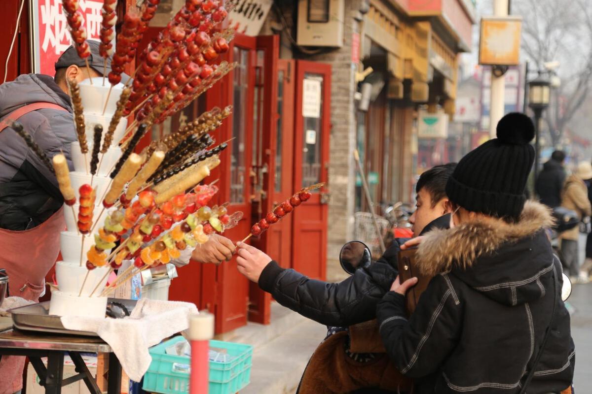 The East Hotel-Very Close To The Drum Tower,The Lama Temple,Houhai Bar Street,And The Forbidden City,There Are Many Old Beijing Traditional Hutongs Around The Hotel ,Experience The Culture Of Old Beijing Hutongs,Near Exit A Of Shichahai On Metro Line Exterior foto