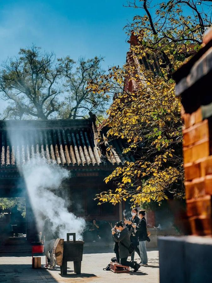 The East Hotel-Very Close To The Drum Tower,The Lama Temple,Houhai Bar Street,And The Forbidden City,There Are Many Old Beijing Traditional Hutongs Around The Hotel ,Experience The Culture Of Old Beijing Hutongs,Near Exit A Of Shichahai On Metro Line Exterior foto