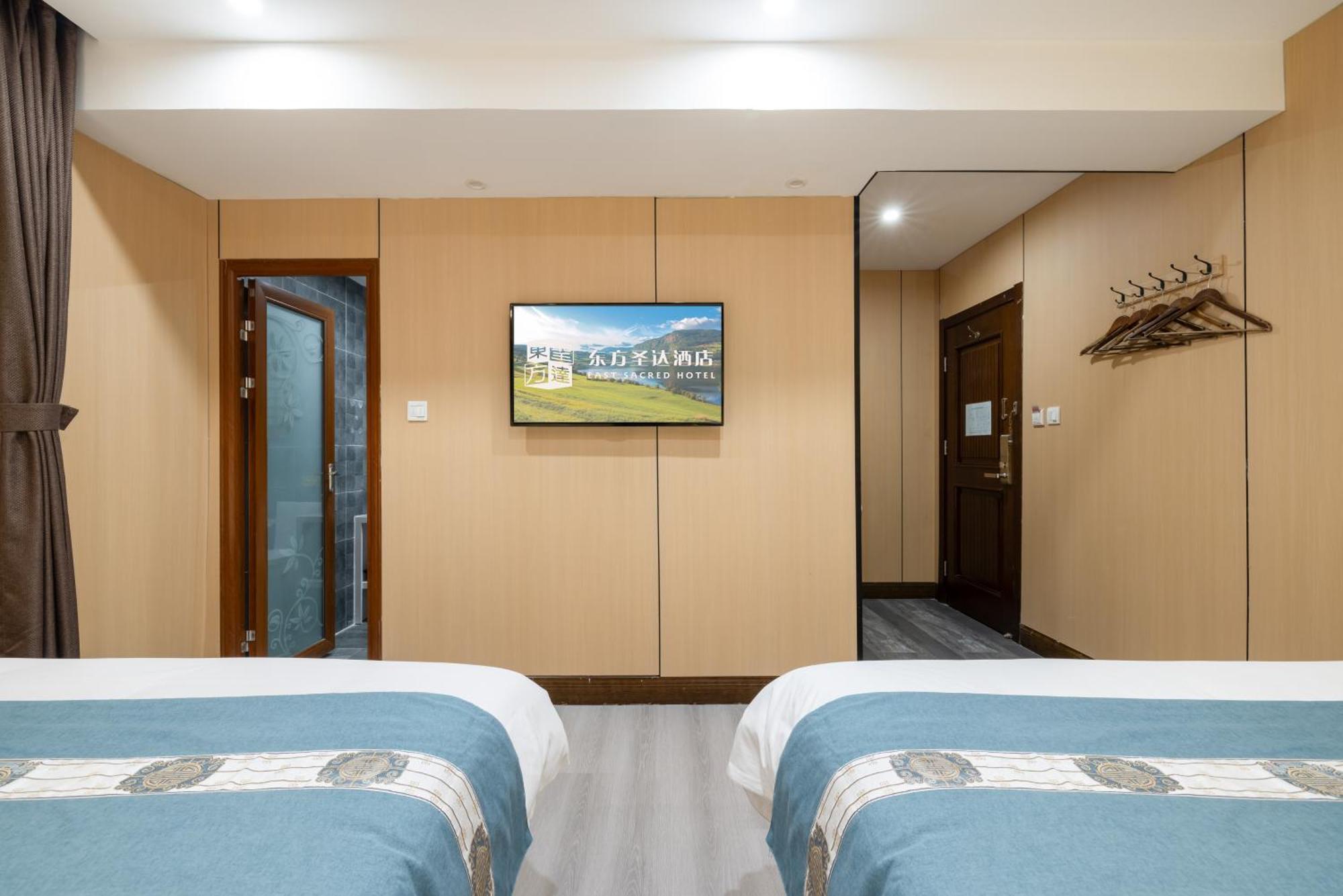 The East Hotel-Very Close To The Drum Tower,The Lama Temple,Houhai Bar Street,And The Forbidden City,There Are Many Old Beijing Traditional Hutongs Around The Hotel ,Experience The Culture Of Old Beijing Hutongs,Near Exit A Of Shichahai On Metro Line Exterior foto