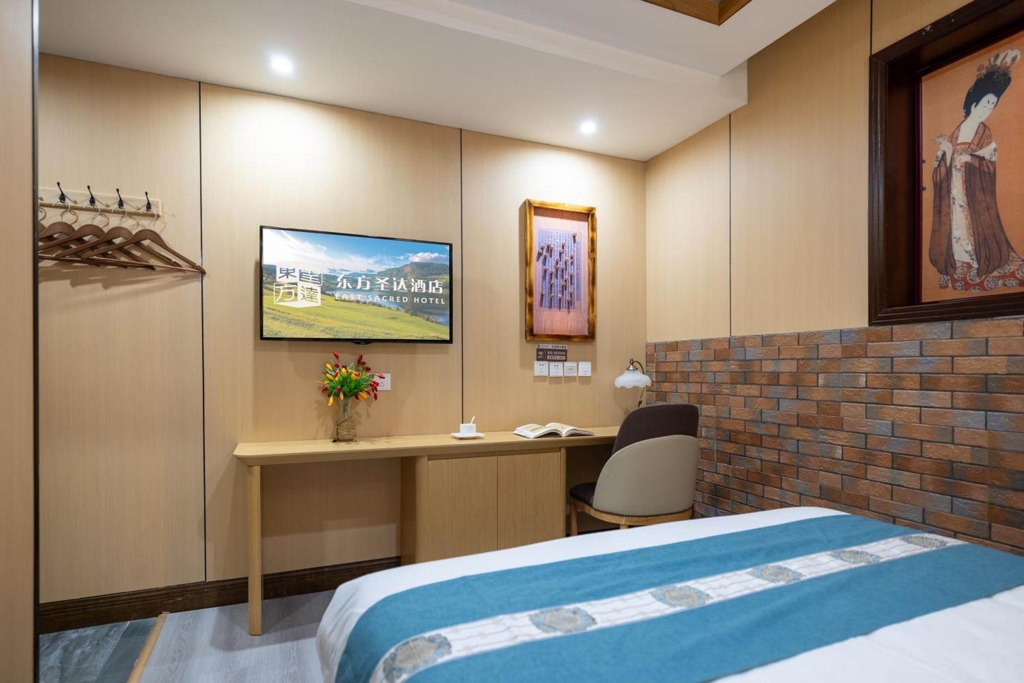 The East Hotel-Very Close To The Drum Tower,The Lama Temple,Houhai Bar Street,And The Forbidden City,There Are Many Old Beijing Traditional Hutongs Around The Hotel ,Experience The Culture Of Old Beijing Hutongs,Near Exit A Of Shichahai On Metro Line Exterior foto
