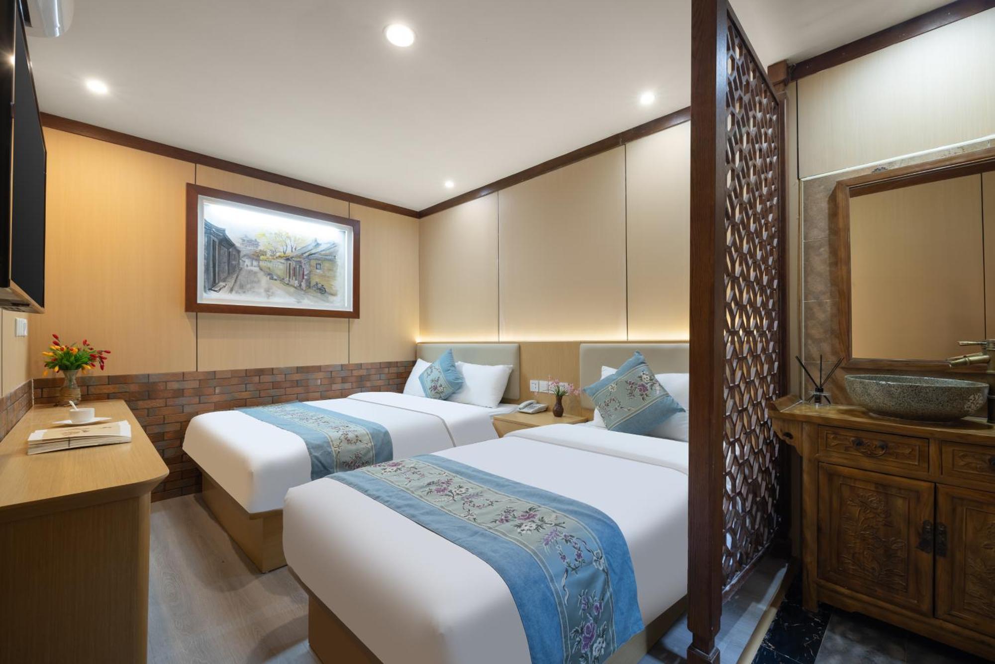 The East Hotel-Very Close To The Drum Tower,The Lama Temple,Houhai Bar Street,And The Forbidden City,There Are Many Old Beijing Traditional Hutongs Around The Hotel ,Experience The Culture Of Old Beijing Hutongs,Near Exit A Of Shichahai On Metro Line Exterior foto