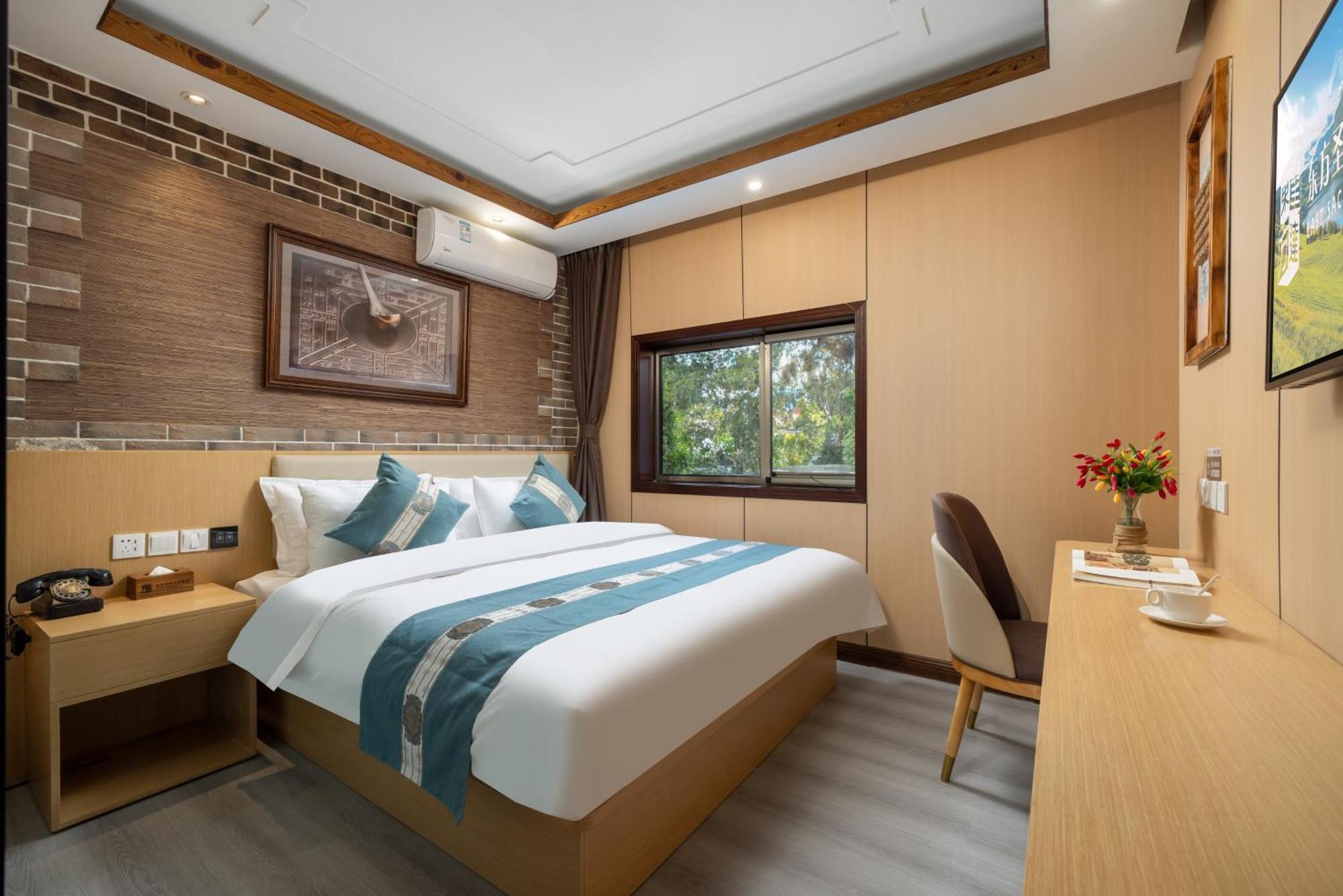 The East Hotel-Very Close To The Drum Tower,The Lama Temple,Houhai Bar Street,And The Forbidden City,There Are Many Old Beijing Traditional Hutongs Around The Hotel ,Experience The Culture Of Old Beijing Hutongs,Near Exit A Of Shichahai On Metro Line Exterior foto