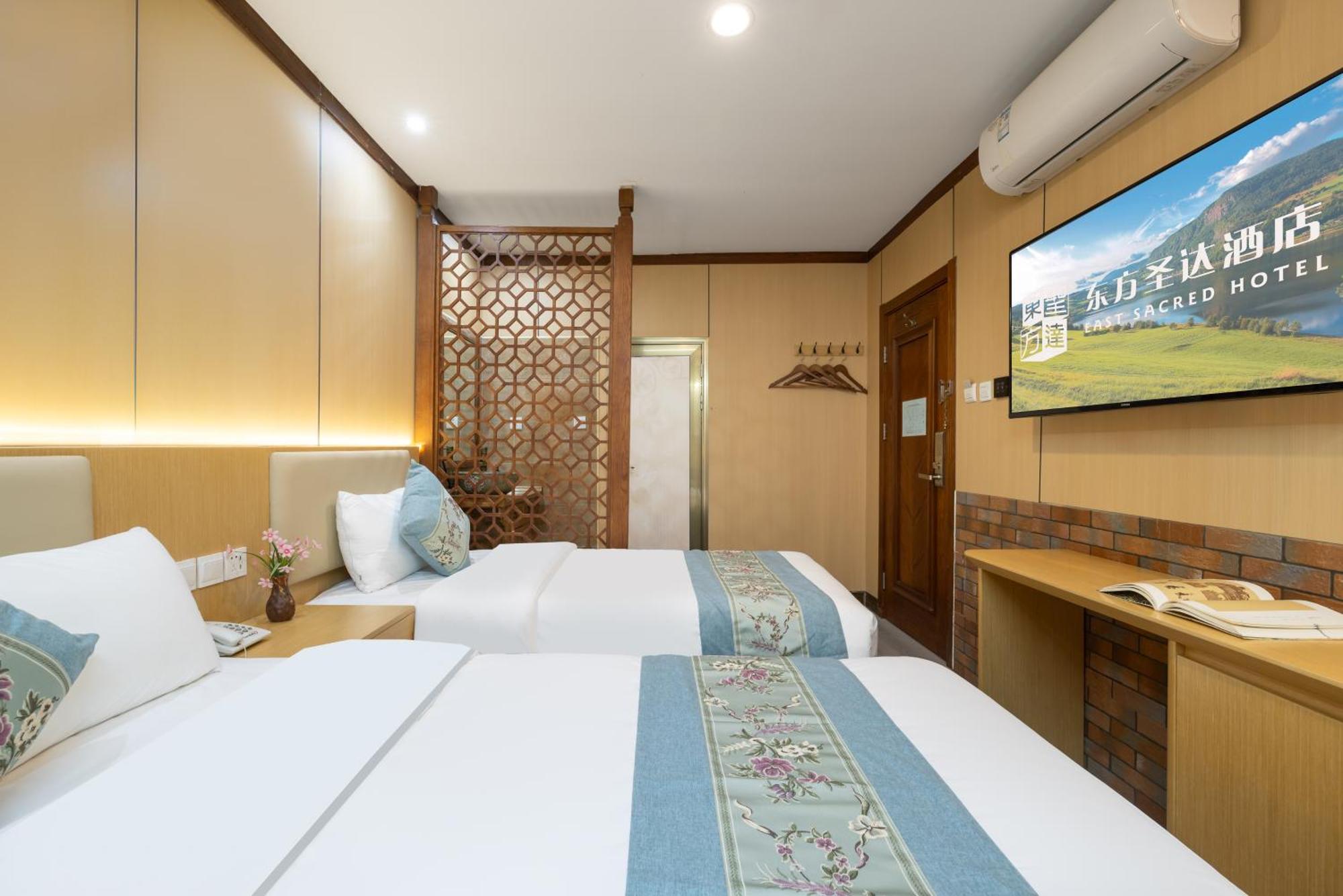 The East Hotel-Very Close To The Drum Tower,The Lama Temple,Houhai Bar Street,And The Forbidden City,There Are Many Old Beijing Traditional Hutongs Around The Hotel ,Experience The Culture Of Old Beijing Hutongs,Near Exit A Of Shichahai On Metro Line Exterior foto